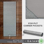 Gaiam Yoga-Handtuch – Mattengröße rutschfest feuchtigkeitsableitend schweißabsorbierend Mikrofaser Hot-Yoga-Handtuch für Damen und Herren | Stay-Put-Ecktaschen 177,8 cm lang x 66 cm breit grau